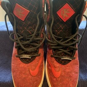 Nike Lebron James 11 NSW Lifestyle University Red Cork